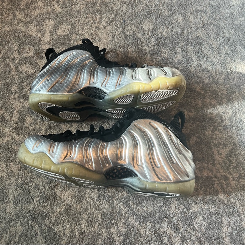 Nike tennis shoes